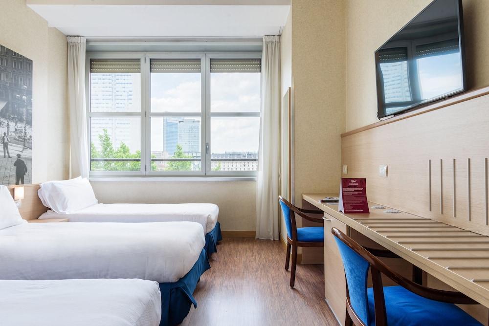 B&B Hotel Milano Aosta Exteriör bild