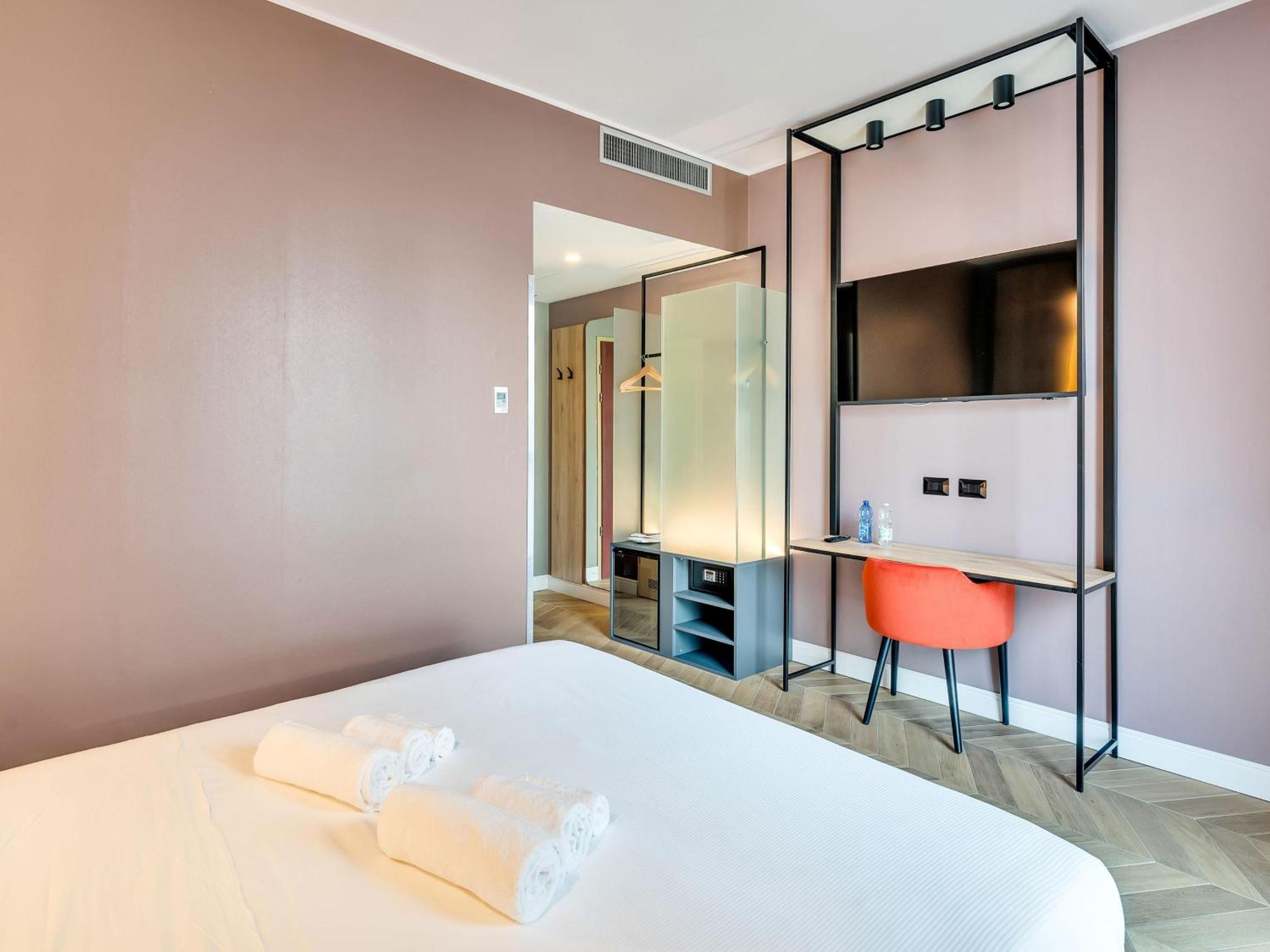 B&B Hotel Milano Aosta Exteriör bild