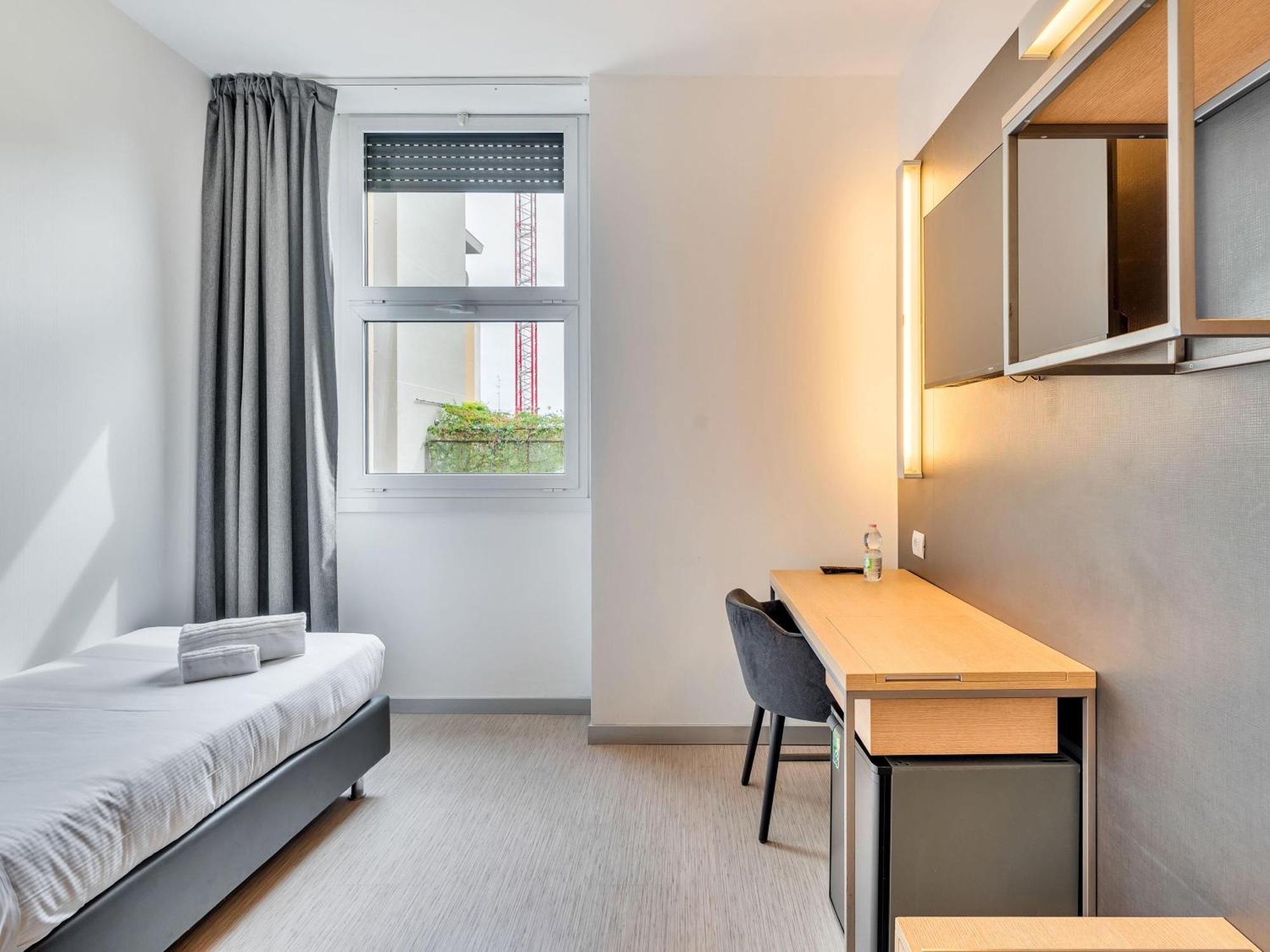 B&B Hotel Milano Aosta Exteriör bild
