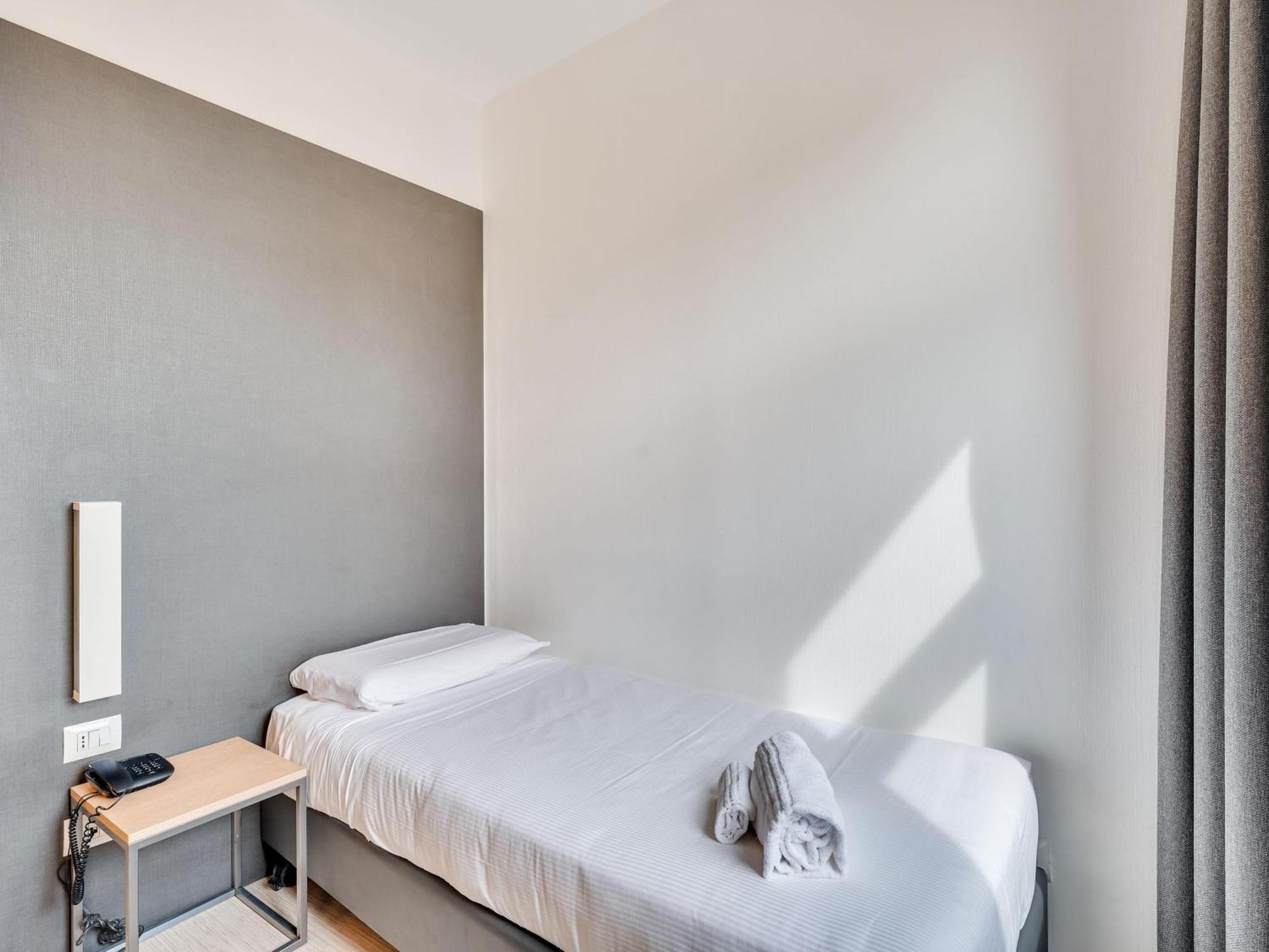 B&B Hotel Milano Aosta Exteriör bild