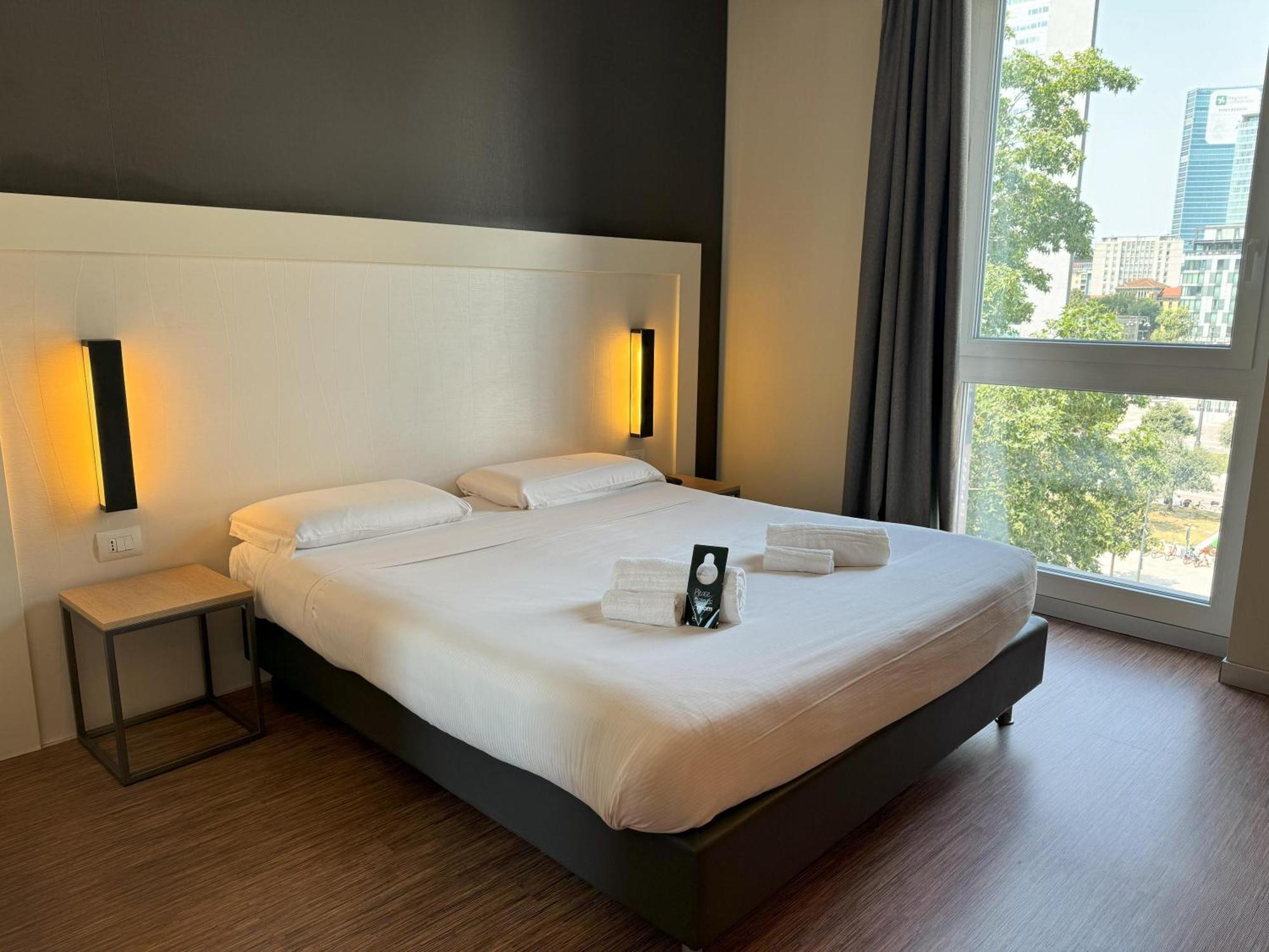 B&B Hotel Milano Aosta Exteriör bild